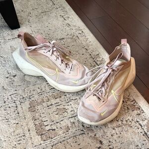 Nike Women's Nike Vista Lite Fossil Stone